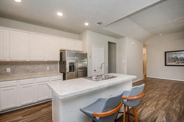 805 Willow Avenue, Cleveland, TX 77327