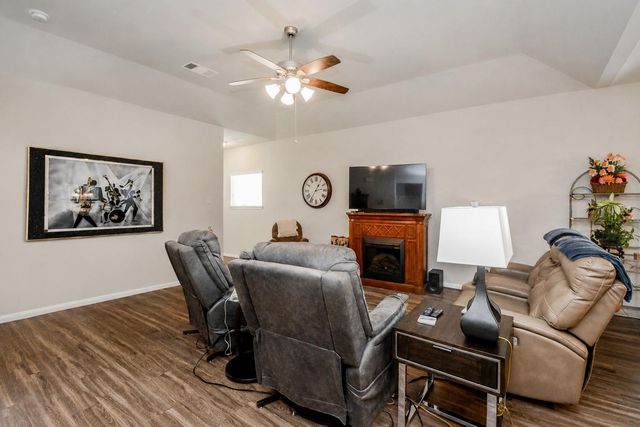 805 Willow Avenue, Cleveland, TX 77327