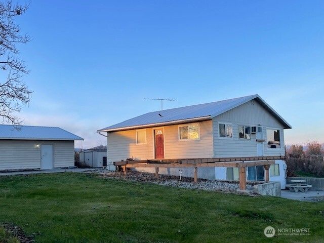 64 Lakeview Way, Brewster, WA 98812