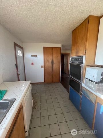 64 Lakeview Way, Brewster, WA 98812