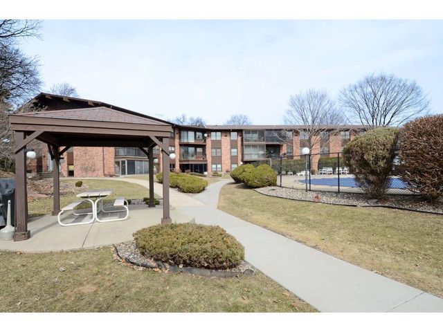 10113 34th Street W 342, Minnetonka, MN 55305