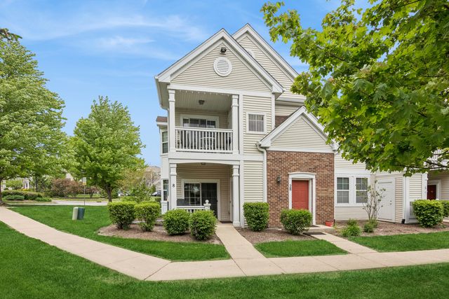 2305 Aurora Drive 8, Pingree Grove, IL 60140