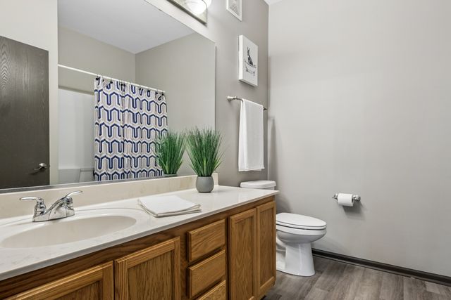 2305 Aurora Drive 8, Pingree Grove, IL 60140