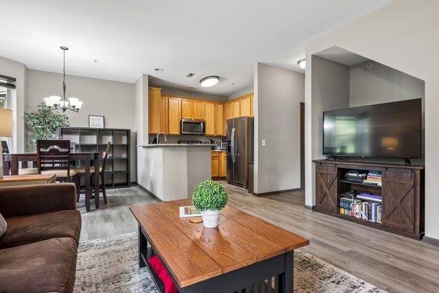 2305 Aurora Drive 8, Pingree Grove, IL 60140