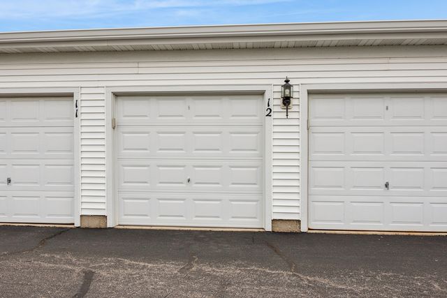 2305 Aurora Drive 8, Pingree Grove, IL 60140