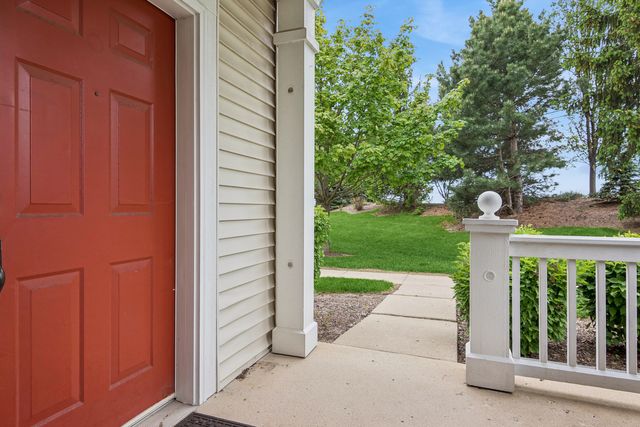 2305 Aurora Drive 8, Pingree Grove, IL 60140