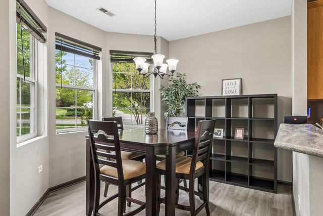 2305 Aurora Drive 8, Pingree Grove, IL 60140