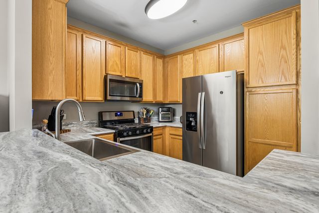 2305 Aurora Drive 8, Pingree Grove, IL 60140