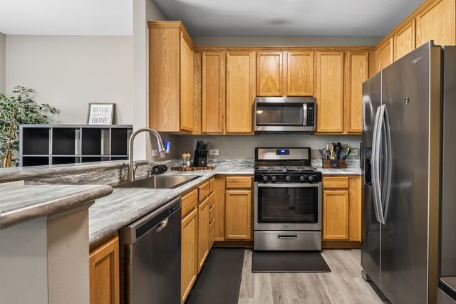 2305 Aurora Drive 8, Pingree Grove, IL 60140