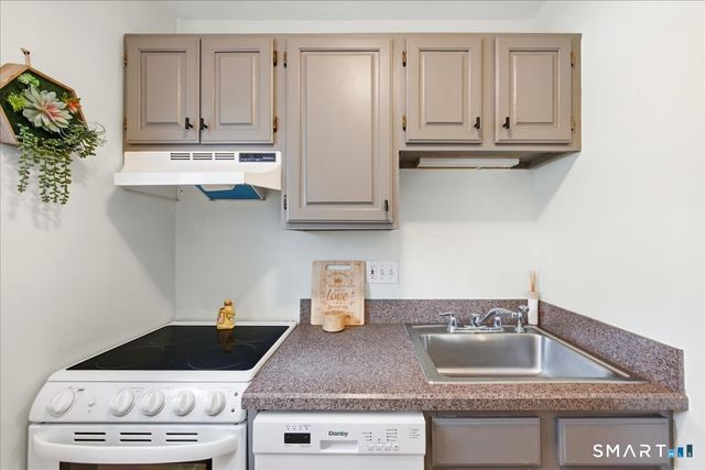 611 Old Pond Lane 611, Norwich, CT 06360