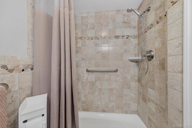 8 Peach Road, Mahopac, NY 10541