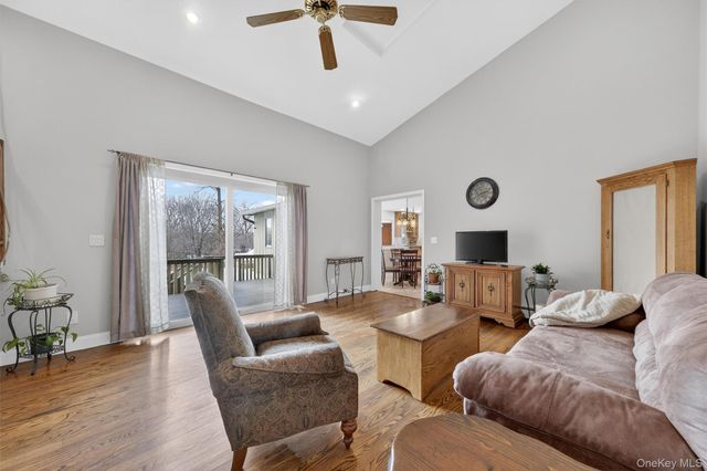 8 Peach Road, Mahopac, NY 10541