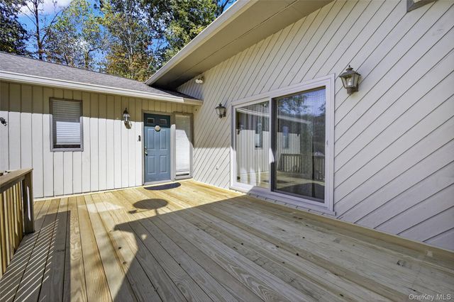 8 Peach Road, Mahopac, NY 10541