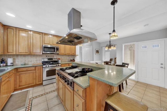 8 Peach Road, Mahopac, NY 10541