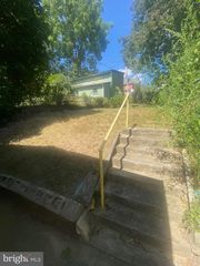 215 W LANCASTER AVE #2R, Downingtown, PA 19335