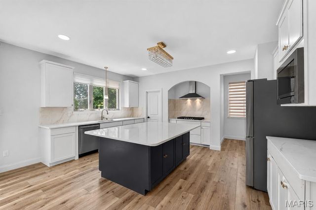 209 Haver Hill Drive, Lake St Louis, MO 63367