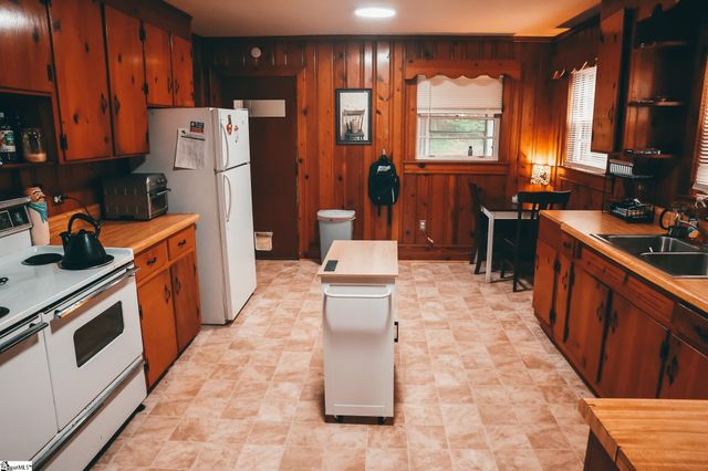 109 S Greenwood Avenue, Ware Shoals, SC 29692