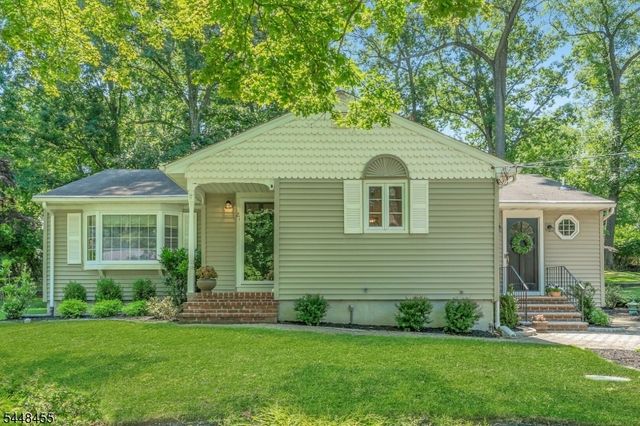 21 Hickory Dr, Oakland Boro, NJ 07436