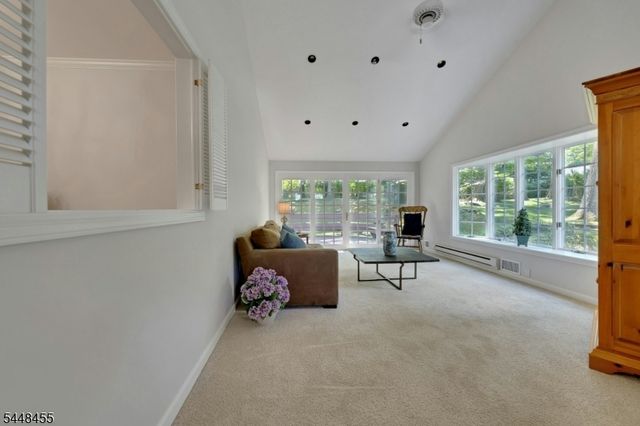 21 Hickory Dr, Oakland Boro, NJ 07436