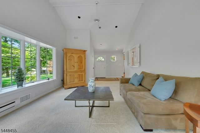 21 Hickory Dr, Oakland Boro, NJ 07436