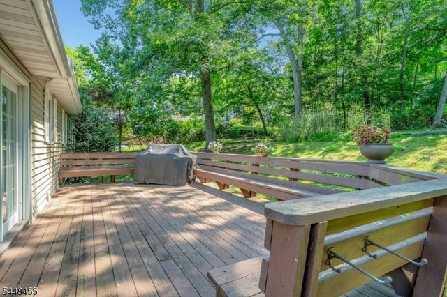 21 Hickory Dr, Oakland Boro, NJ 07436
