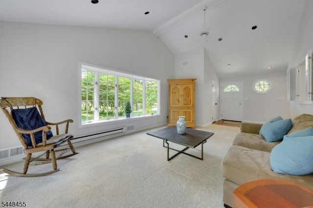 21 Hickory Dr, Oakland Boro, NJ 07436
