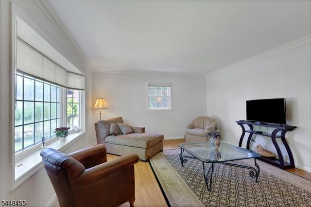 21 Hickory Dr, Oakland Boro, NJ 07436