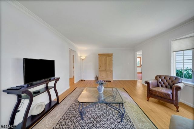 21 Hickory Dr, Oakland Boro, NJ 07436