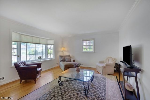 21 Hickory Dr, Oakland Boro, NJ 07436