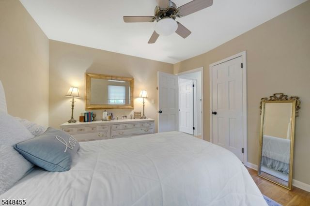21 Hickory Dr, Oakland Boro, NJ 07436