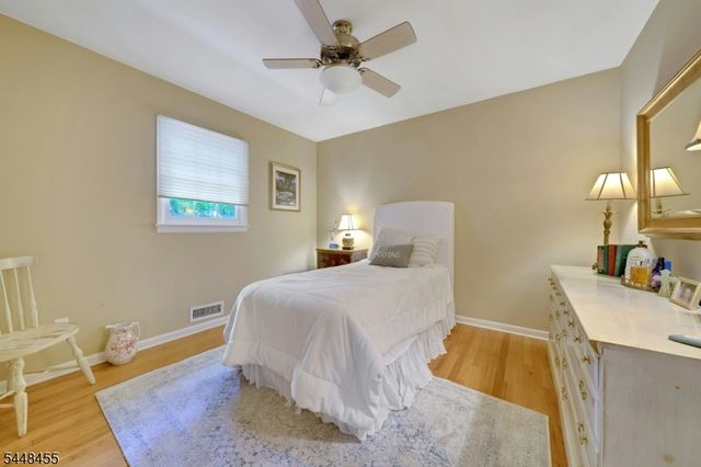 21 Hickory Dr, Oakland Boro, NJ 07436