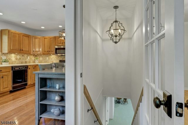 21 Hickory Dr, Oakland Boro, NJ 07436