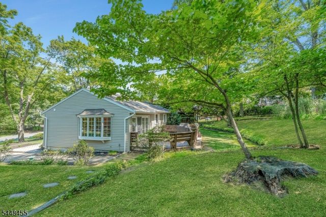 21 Hickory Dr, Oakland Boro, NJ 07436