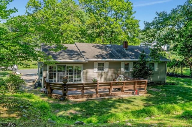 21 Hickory Dr, Oakland Boro, NJ 07436