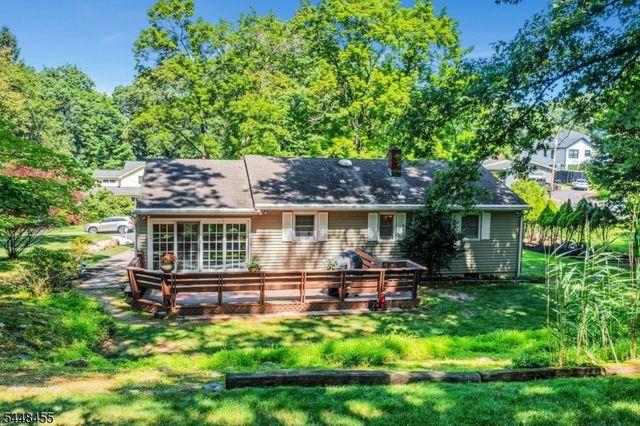 21 Hickory Dr, Oakland Boro, NJ 07436