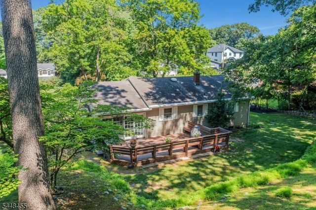 21 Hickory Dr, Oakland Boro, NJ 07436