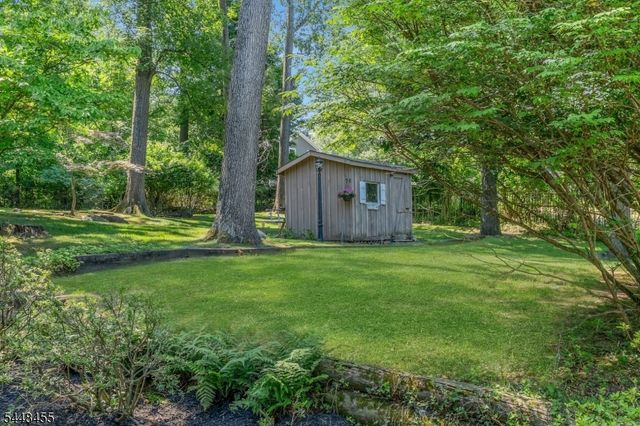 21 Hickory Dr, Oakland Boro, NJ 07436