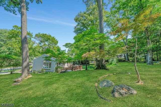 21 Hickory Dr, Oakland Boro, NJ 07436