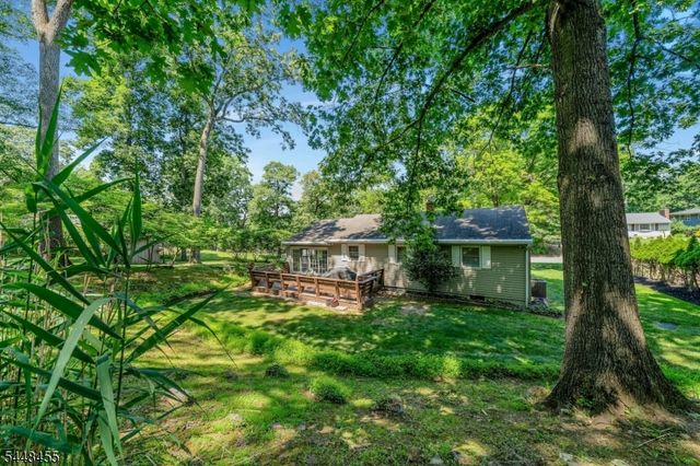 21 Hickory Dr, Oakland Boro, NJ 07436