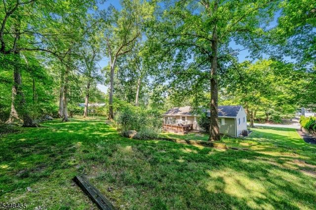21 Hickory Dr, Oakland Boro, NJ 07436