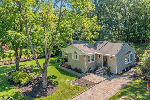 21 Hickory Dr, Oakland Boro, NJ 07436