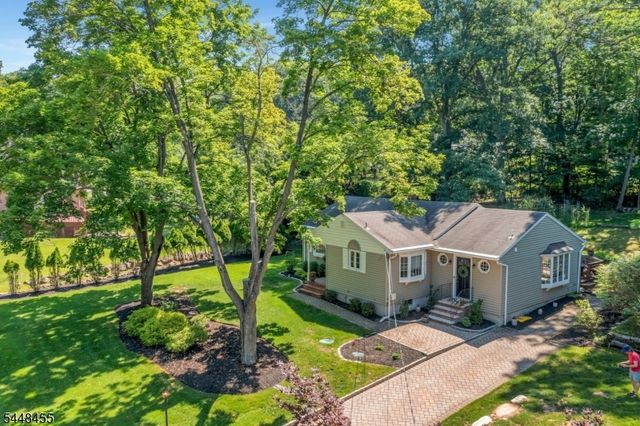 21 Hickory Dr, Oakland Boro, NJ 07436