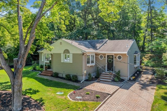 21 Hickory Dr, Oakland Boro, NJ 07436