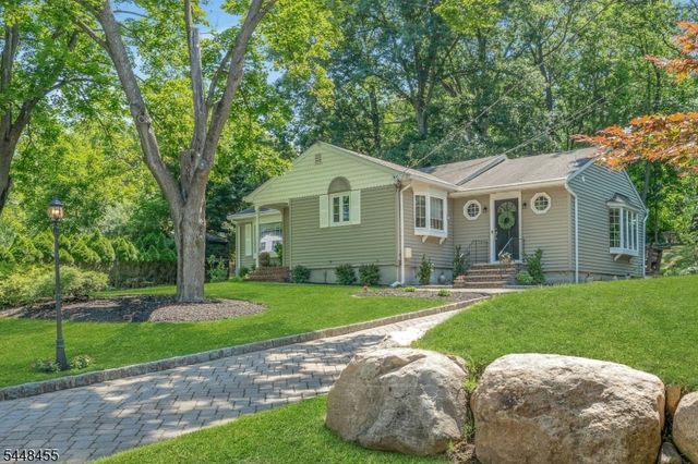 21 Hickory Dr, Oakland Boro, NJ 07436