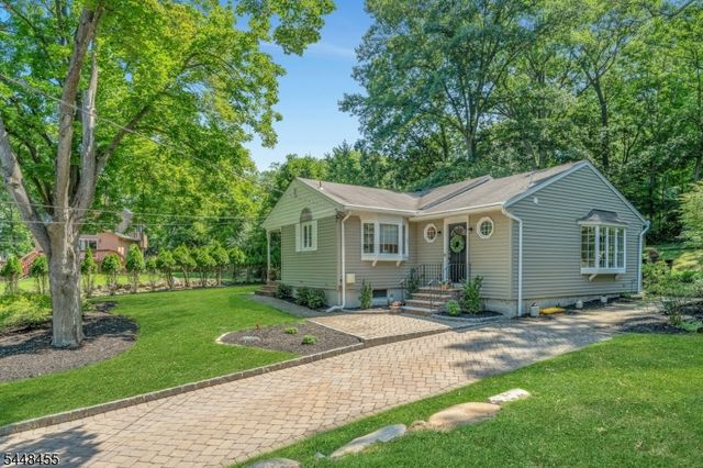 21 Hickory Dr, Oakland Boro, NJ 07436