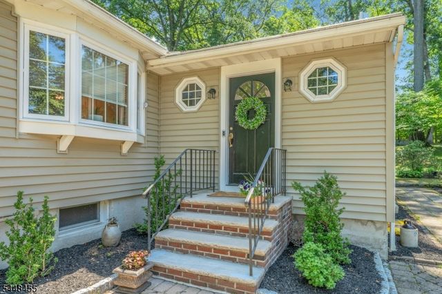 21 Hickory Dr, Oakland Boro, NJ 07436