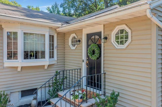 21 Hickory Dr, Oakland Boro, NJ 07436