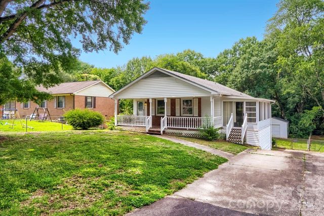 221 Eden Circle, Pineville, NC 28134