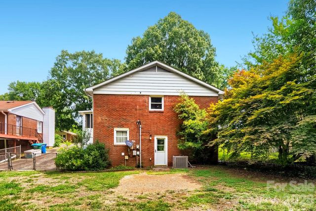 221 Eden Circle, Pineville, NC 28134