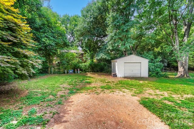 221 Eden Circle, Pineville, NC 28134